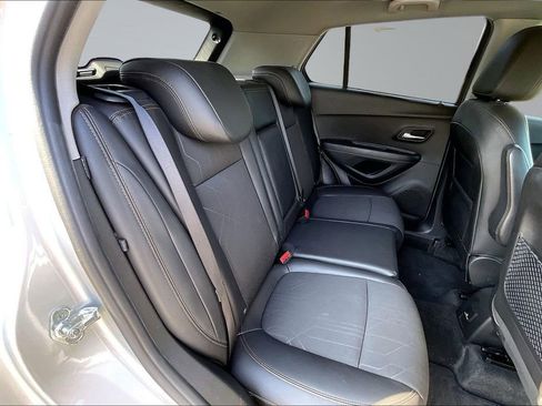 Used 2020 Chevrolet Trax LT w/ LT Convenience Package FWD image 26