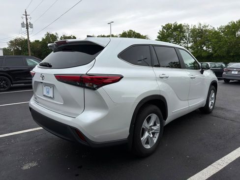 Used 2023 Toyota Highlander L FWD image 5
