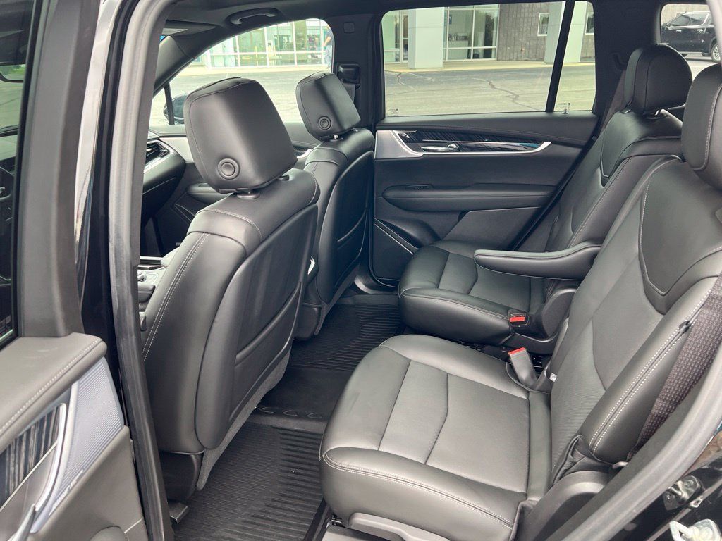 Used 2024 Cadillac XT6 Premium Luxury w/ Technology Package AWD/4WD image 23