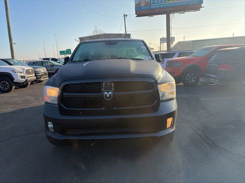 Used 2017 RAM 1500 Express image 2