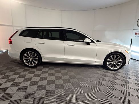 Used 2020 Volvo V60 T5 Momentum FWD image 8