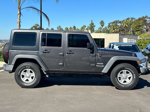 Used 2018 Jeep Wrangler Unlimited Sport w/ Connectivity Group image 2