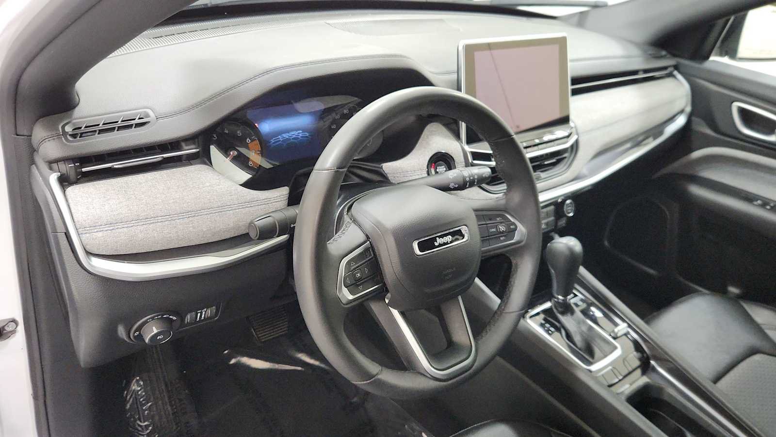 Used 2024 Jeep Compass Latitude AWD/4WD image 12