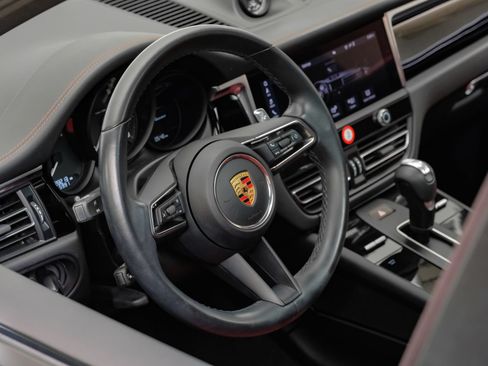 Used 2024 Porsche Macan AWD/4WD image 20