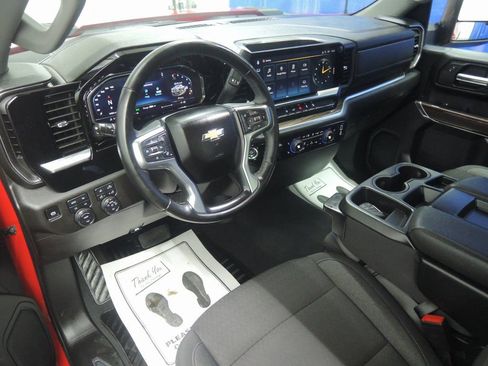 Used 2025 Chevrolet Silverado 2500 LT w/ Convenience Package image 6