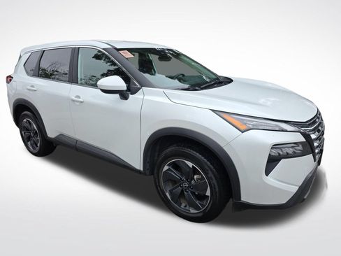 Used 2025 Nissan Rogue SV AWD/4WD image 2