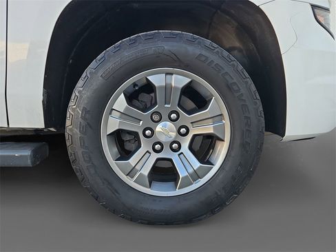 Used 2019 Chevrolet Suburban LT image 16