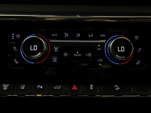 Used 2024 GMC Sierra 3500 Denali Ultimate image 37