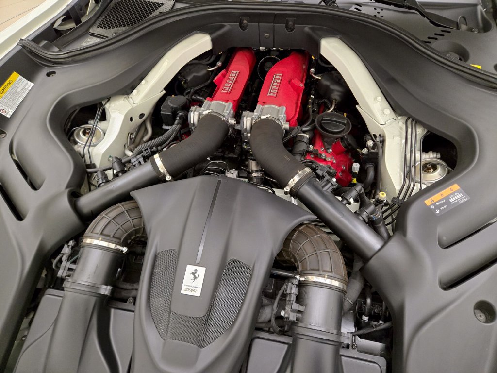 Used 2024 Ferrari Roma Spider RWD image 29