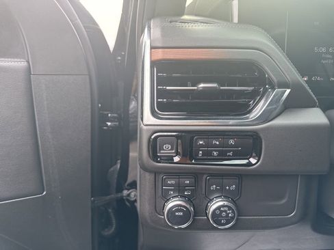 Used 2025 GMC Yukon XL Denali AWD/4WD image 12