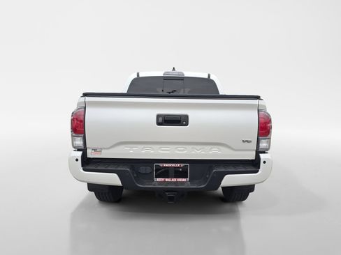 Used 2021 Toyota Tacoma TRD Sport w/ Technology Package image 4