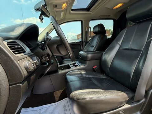 Used 2011 Chevrolet Avalanche LT w/ Luxury Package image 10