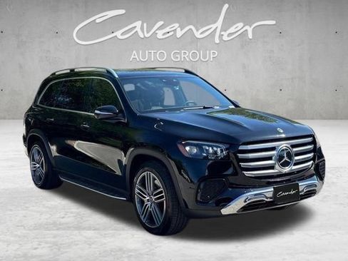 Used 2025 Mercedes-Benz GLS 450 4MATIC image 2