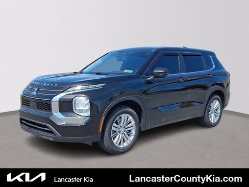 Used 2022 Mitsubishi Outlander ES AWD/4WD image 1