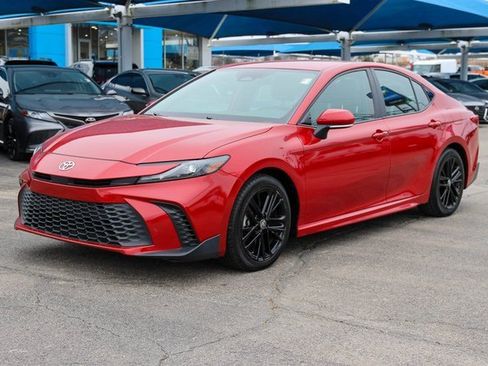 Used 2025 Toyota Camry SE image 6