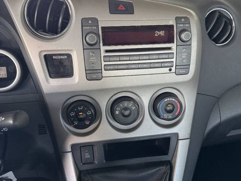 Used 2009 Pontiac Vibe w/ Preferred Package FWD image 11