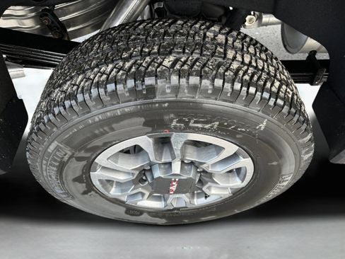 New 2026 GMC Sierra 2500 SLT w/ SLT Premium Package image 27