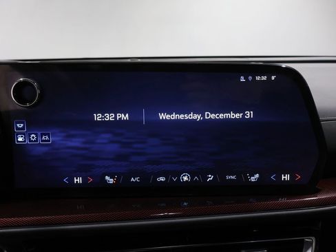 Used 2025 Chevrolet Traverse Z71 image 27