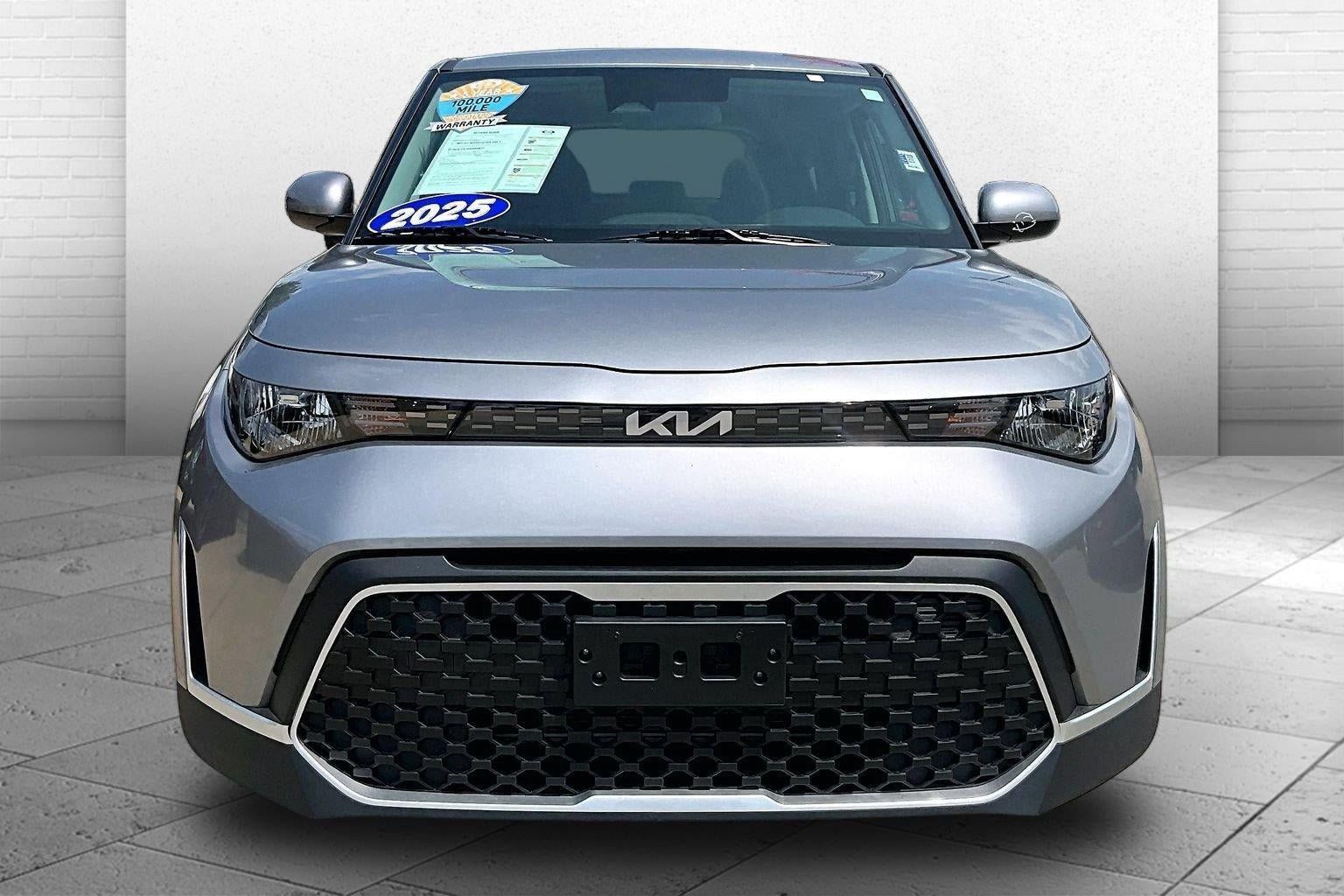 Used 2025 Kia Soul LX w/ LX Technology Package FWD image 2