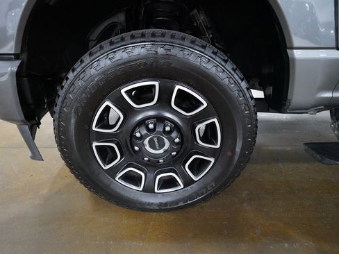 Used 2023 Ford F250 Platinum image 25