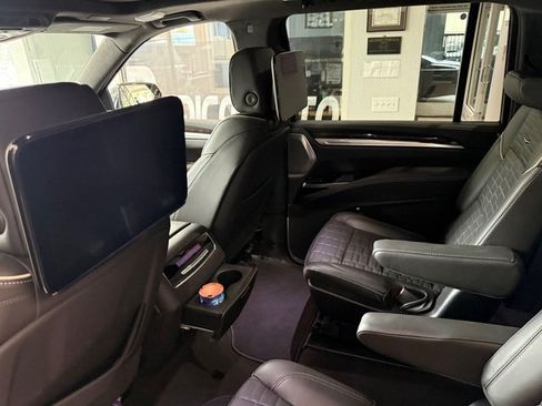 Used 2026 Cadillac Escalade ESV Platinum Sport w/ LPO, ONYX Package AWD/4WD image 11