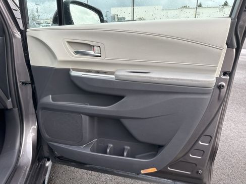 Used 2021 Toyota Sienna Limited image 16