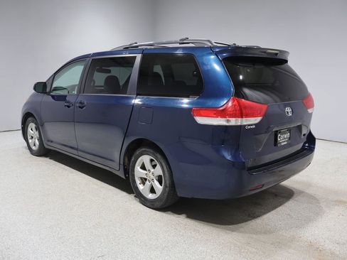 Used 2011 Toyota Sienna LE FWD image 4