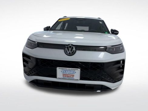 Used 2026 Volkswagen Tiguan SE R-Line AWD/4WD image 3
