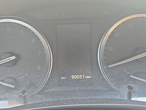 Used 2019 Toyota Highlander XLE AWD/4WD image 35