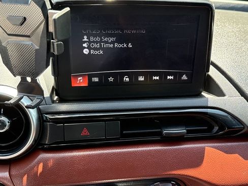 Used 2019 MAZDA MX-5 Miata RF Grand Touring RWD image 12