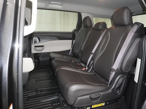 Used 2024 Kia Carnival LX FWD image 13
