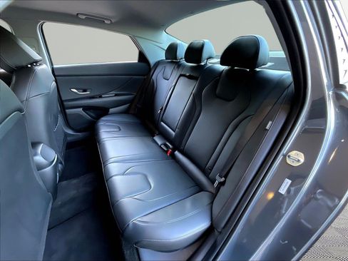 Used 2025 Hyundai Elantra Limited FWD image 21