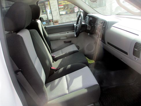 Used 2009 GMC Sierra 1500 W/T w/ SL Package image 7