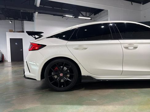 Used 2023 Honda Civic Type R image 9