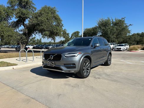 Used 2018 Volvo XC90 T5 Momentum w/ Convenience Package image 2