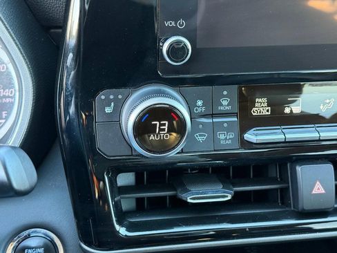 Used 2023 Toyota Highlander XLE image 22