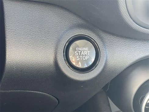 Certified 2025 Hyundai Venue SEL image 18