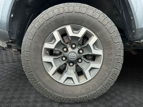 Used 2017 Toyota Tacoma TRD Off-Road w/ Tow Package (A/T) AWD/4WD image 14