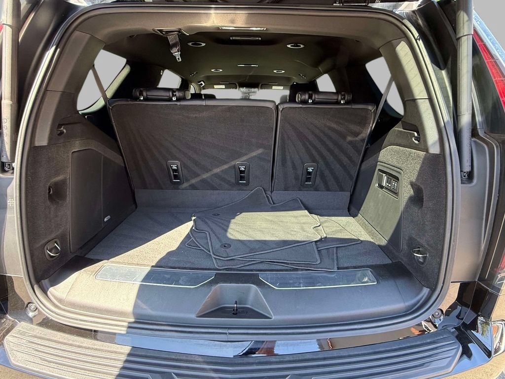 Certified 2024 Cadillac Escalade Luxury AWD/4WD image 18