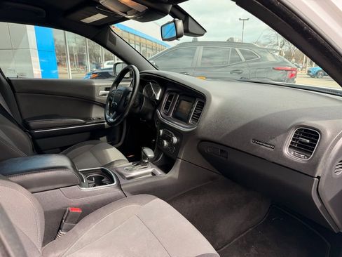 Used 2016 Dodge Charger SE w/ Popular Equipment Group image 22