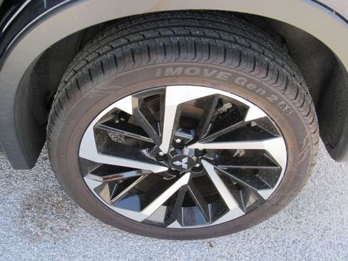 Used 2023 Mitsubishi Outlander SE image 14