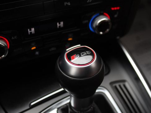 Used 2015 Audi SQ5 Prestige w/ Prestige Package image 36