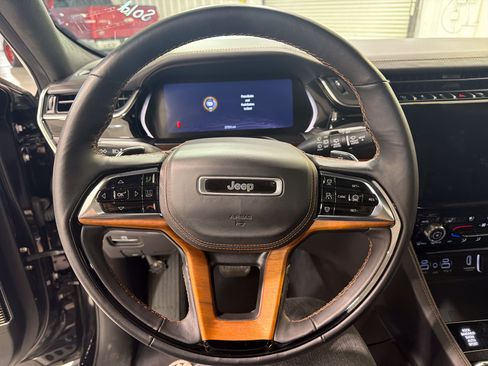 Used 2023 Jeep Grand Cherokee Summit AWD/4WD image 16
