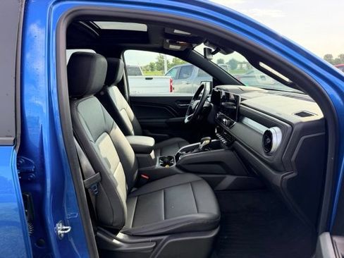 Used 2023 Chevrolet Colorado LT w/ LT Convenience Package III AWD/4WD image 11