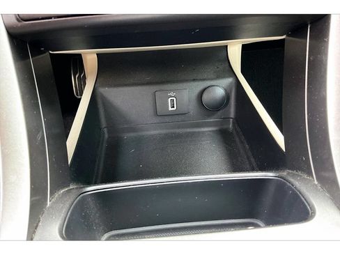 Used 2017 Ford Fusion Platinum FWD image 27