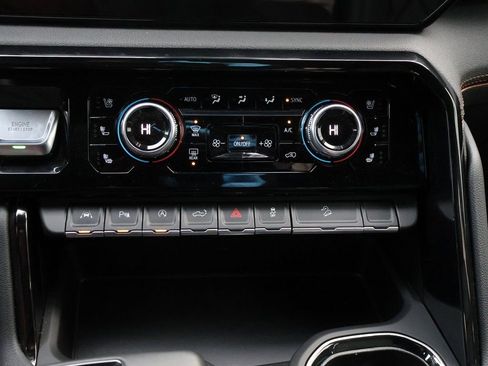 New 2025 GMC Sierra 1500 AT4 w/ AT4 Premium Package AWD/4WD image 34