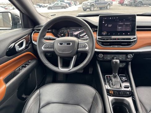 Used 2024 Jeep Compass Limited image 19