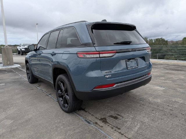 New 2027 Jeep Grand Cherokee Limited w/ Limited Altitude Package AWD/4WD image 6