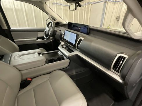 Used 2025 Ford Expedition Max Active image 16