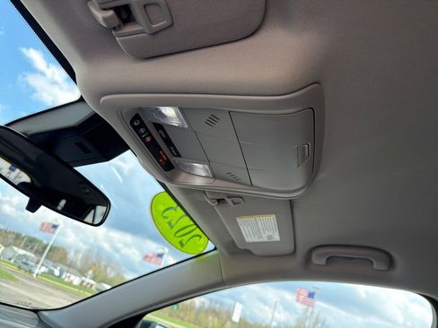 Used 2023 Chevrolet Equinox LT image 21